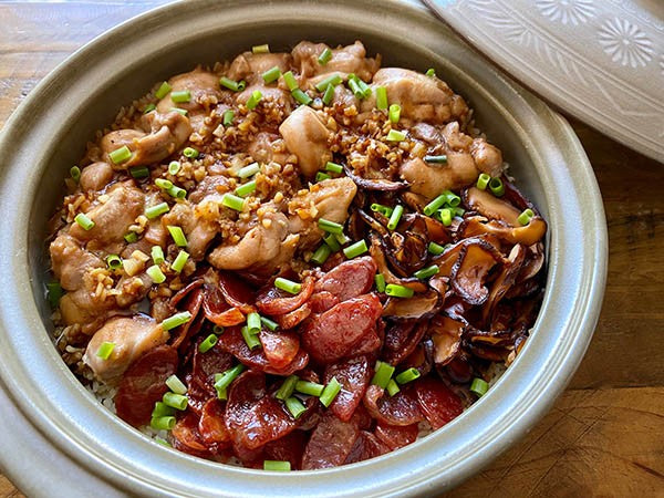 Vers uit de diepvries: Chinees “claypot” gerecht met Chinese worst, kip, spek en rijst