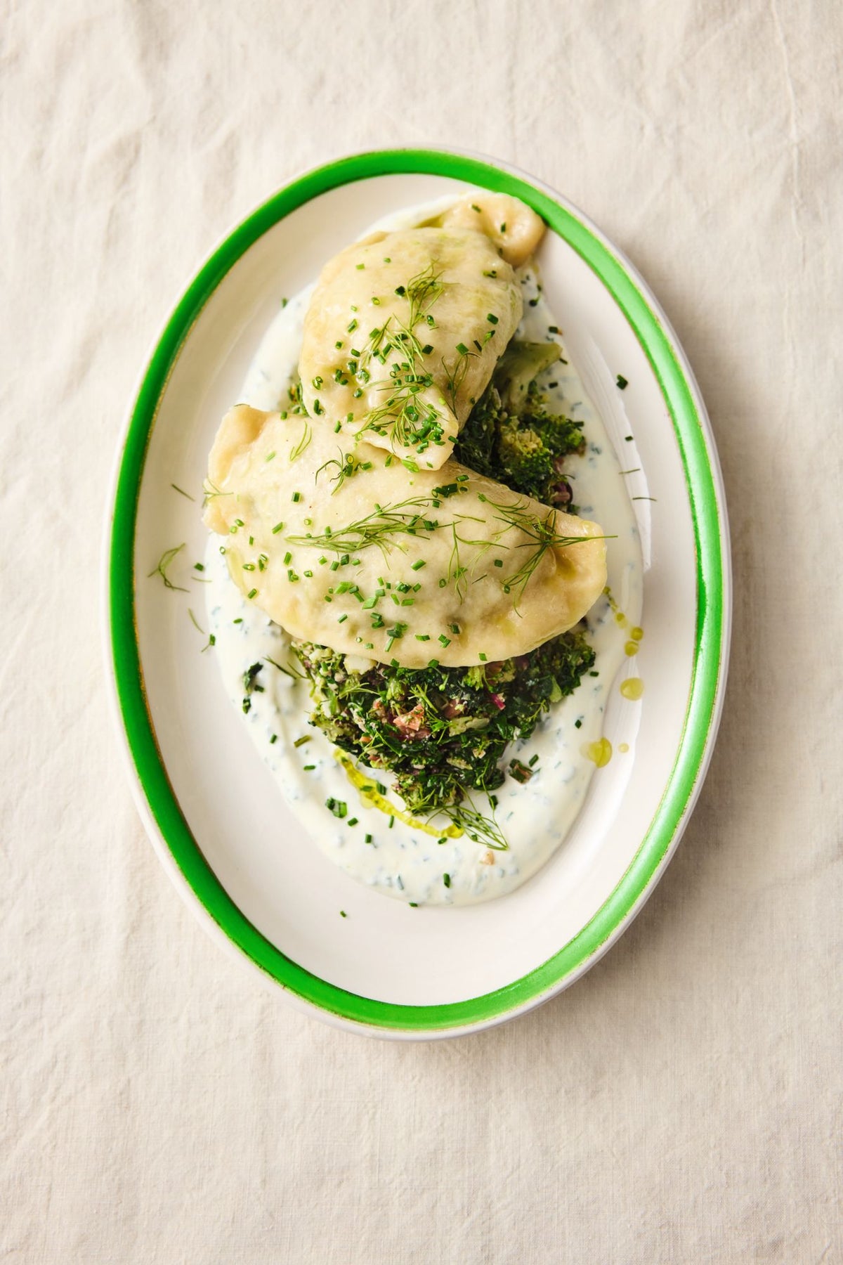 Don. 1 okt.: Pierogi, een Pools deegkussen recept van Jamie. Met aardappel, kaas, broccoli, cavolo en dille.