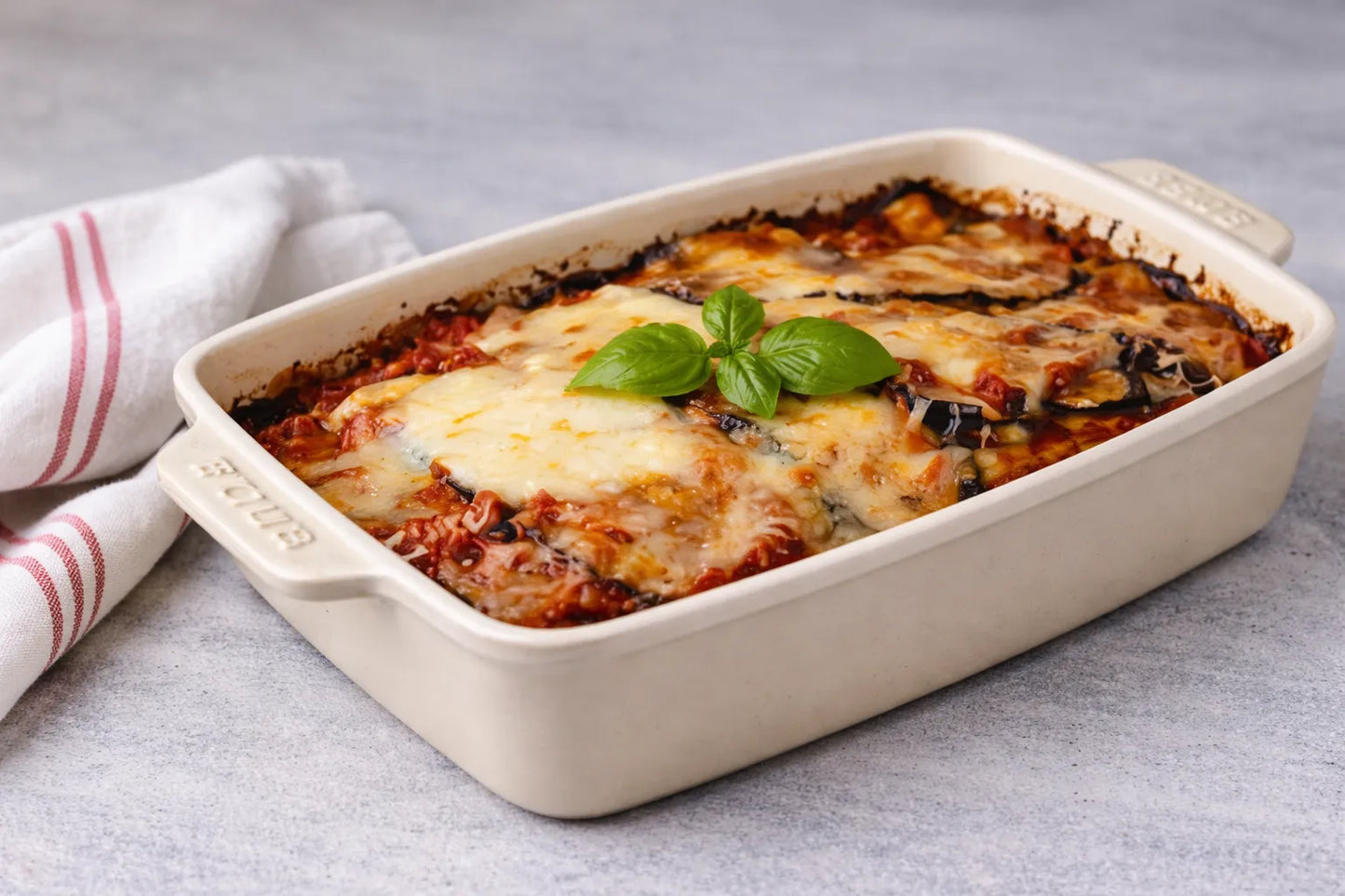 Do. 26 maart: Lasagne 'Mario': met aubergine, tomaat, ei, rucola, bechamel, mozzarella en basilicum