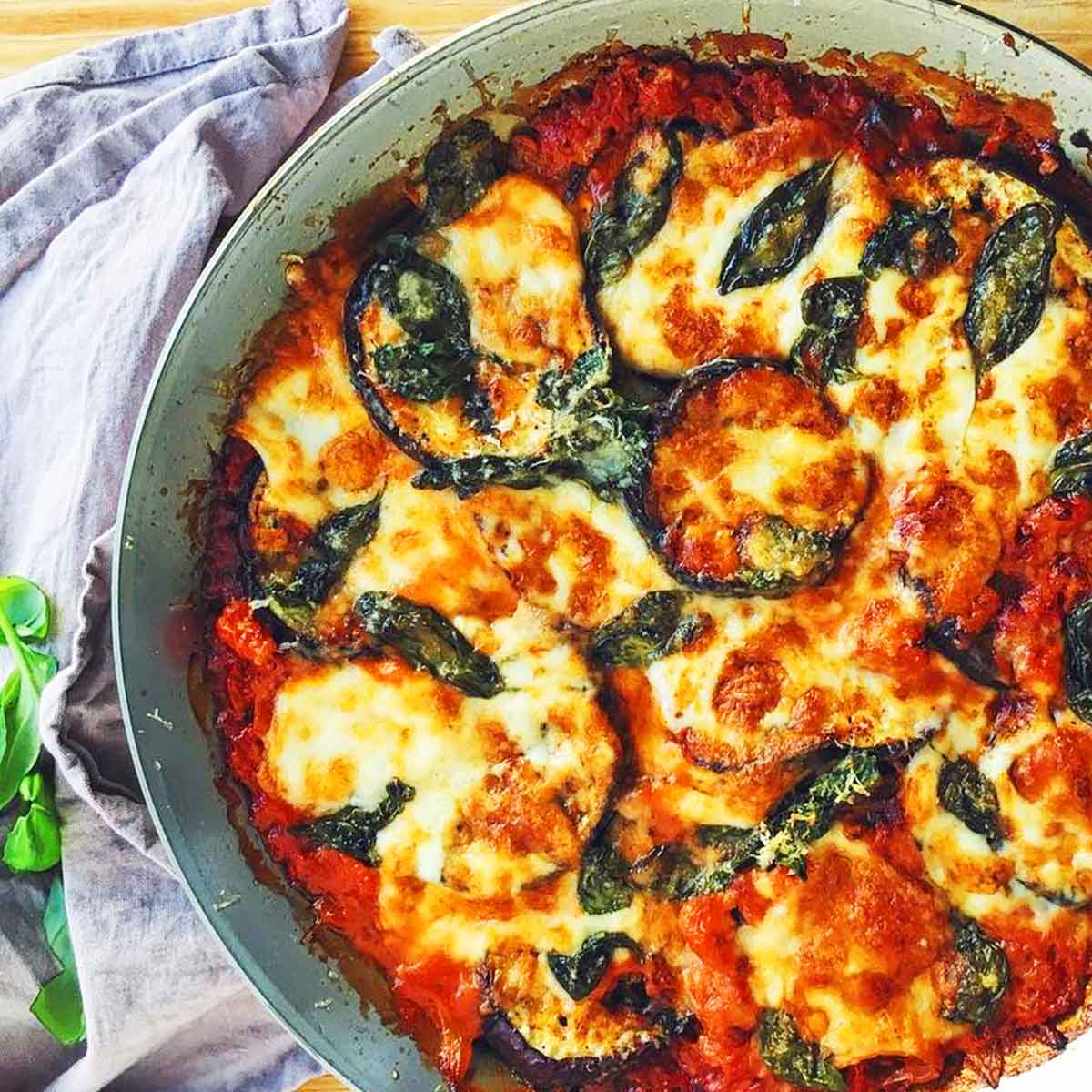 Dinsdag 10 maart; Melanzane ala Parmigiana, klassiek met aubergine, mozzarella, parmezaan, tomaat en basilicum. Geserveerd met brood