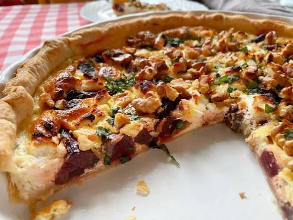 Quiche van de week: rode biet, geitenkaas en hazelnoot
