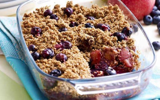 Crumble met appel, peer en bosbes; per bakje