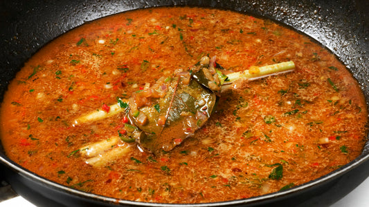 Ajam Besengek; geurige kipdrumsticks in kokossaus