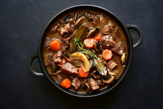 Boeuf Bourguignon: de klassieke franse stoof van rundvlees, groenten en wijn; lekker met puree!