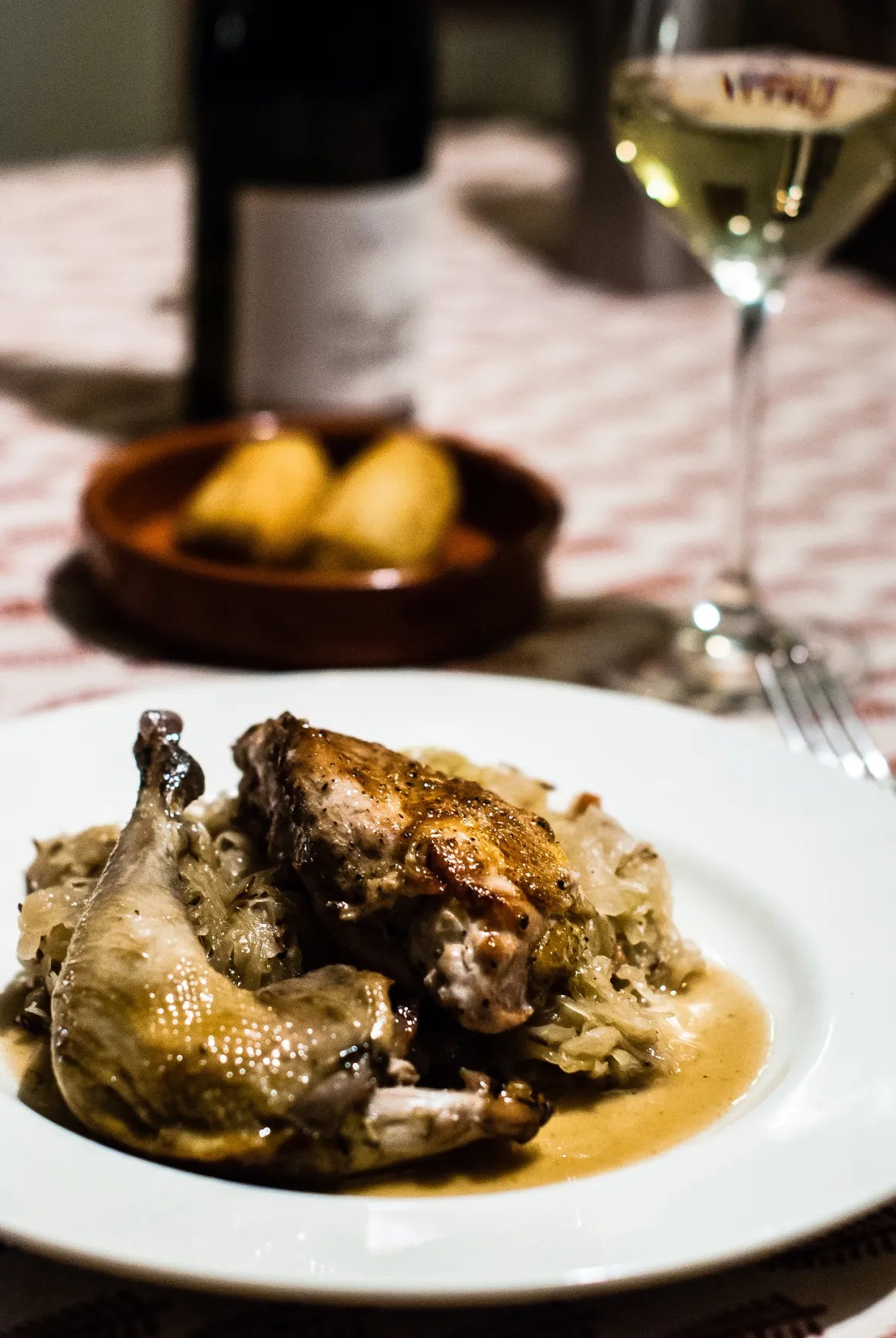 Geconfijte fazant met langzaam gegaarde zuurkool  met eendenvet en spek, pommes vapeur met een mosterdsaus op basis van jus veau
