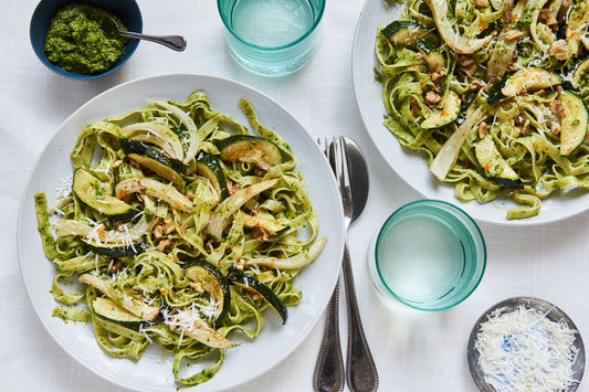 Pasta Primavera met paddestoelen, venkel, courgette, citroen en een pesto van rucola walnoot en parmezaan