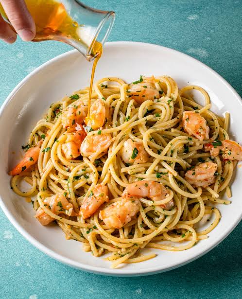 Pasta aglio e olio con gambas