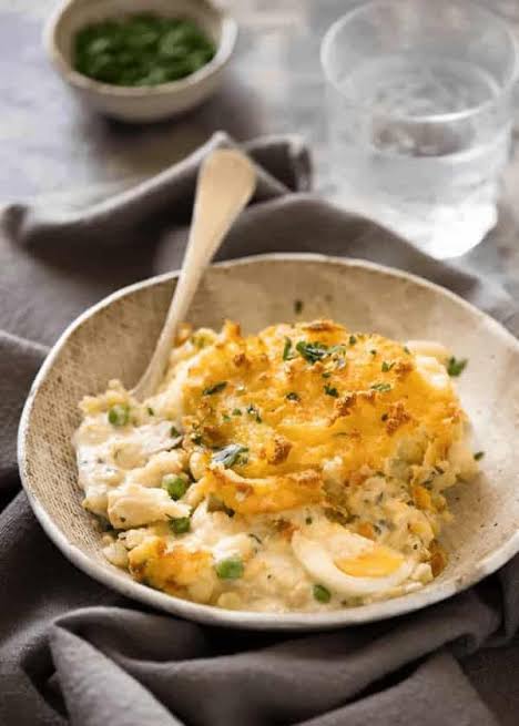 “Fish pie”, gegratineerde ragout van vis met ei en puree