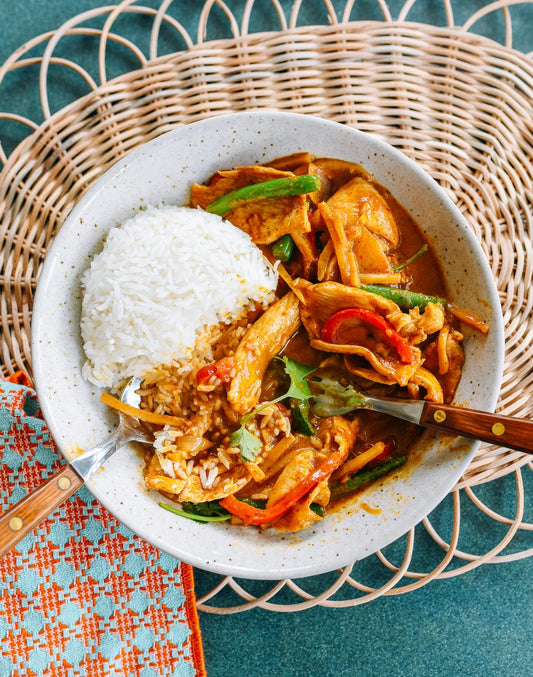 Thai rode curry met kip en rijst