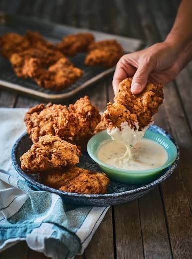 Fried crispy chicken met heerlijke dipsaus