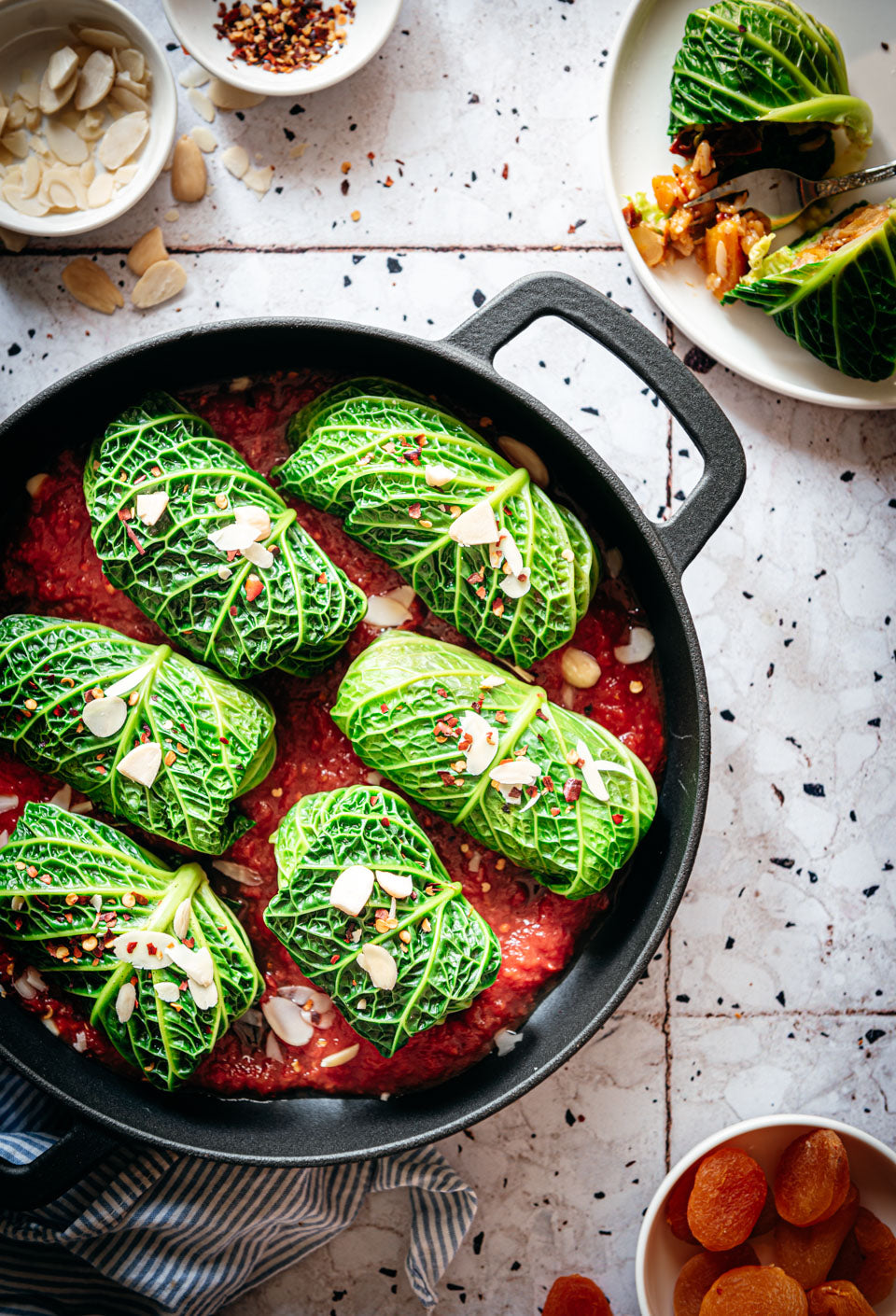 Koolrolletjes gevuld met kalfsgehakt, rijst, tomaat en kruiden