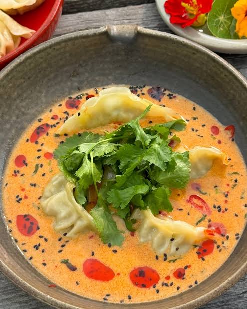 Lekker pittig: Thai rode currysoep met gyoza’s van eend