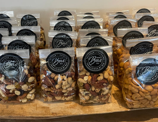 Huisgebrande noten in diverse smaken; per 250 gram. Vanaf prijs.