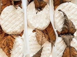 Mothais Fermier: Zachte geitenkaas gerijpt op kastanjeblad