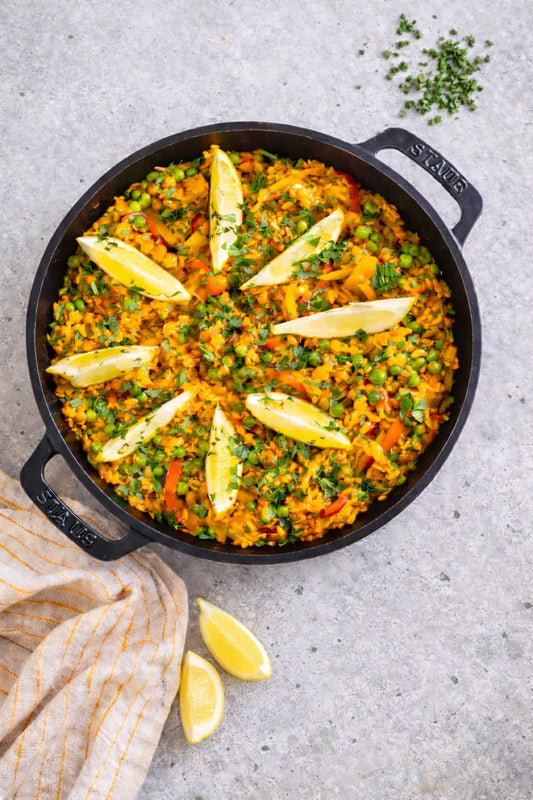 Dinsdag 17 maart; vegetarische Paella: traditioneel bereid met venkel, doperwtjes, artisjok, olijf en paprika