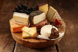 Plateau de Fromage (4 personen): Mothais Fermier, St. Felicien, Herve, Cashel Blue