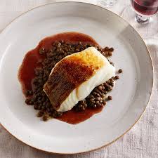 Vers uit de diepvries: Zalmfilet met linzen en rode wijn saus