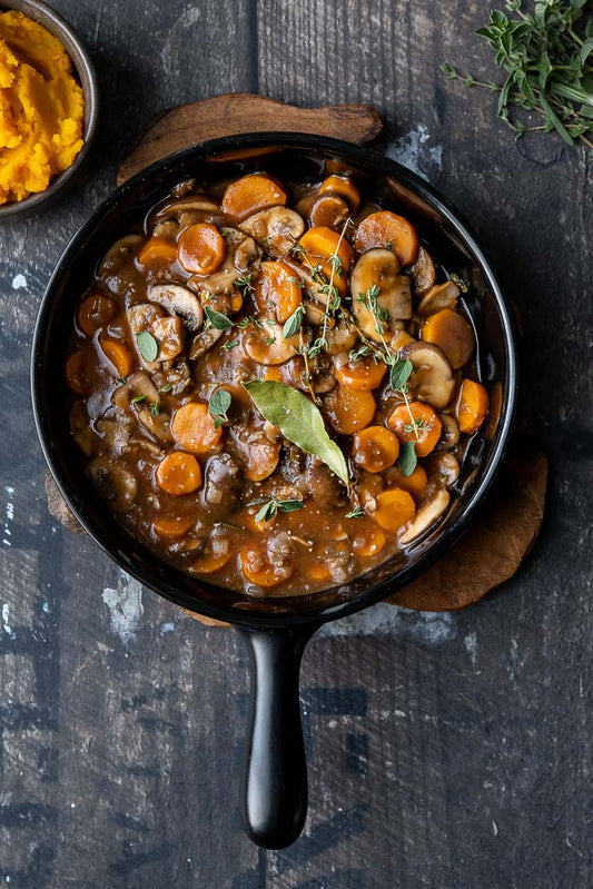 Vegetarische Bourguignon van wilde paddenstoelen; lekker met aardappelpuree! Per persoon