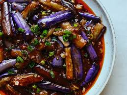 Sechuan aubergine (pp) met o.a. knoflook, gember, chili, Sechuan en sojasaus; per persoon