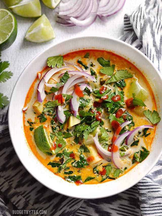Tom kah kai, Vegetarische Thaise maaltijdsoep met kokos, groenten en noedels